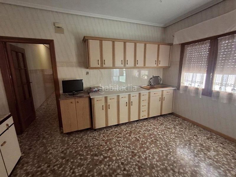 Foto b7d2be4c-90f4-46ca-8787-c3df37f9d52f. Casa amb aparcament a Roda (La)