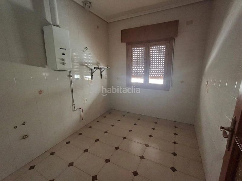 Foto b975ed5f-0fe3-49bc-8b9e-ff3febc2face. Casa amb aparcament a Roda (La)