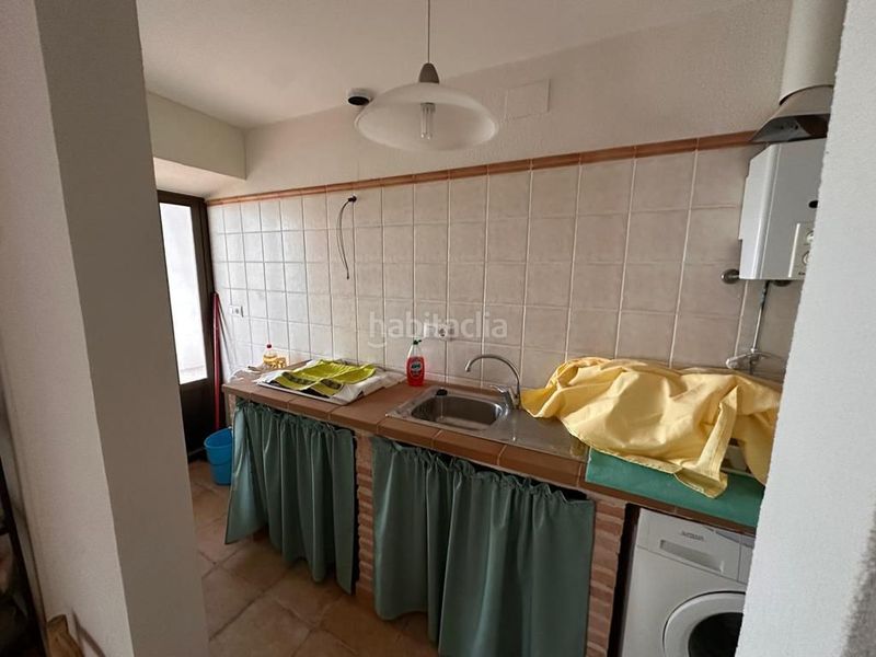 Foto a1cbd89a-9b9a-46ff-b3d8-d80dd03b1e0f. Edificio in Sisante