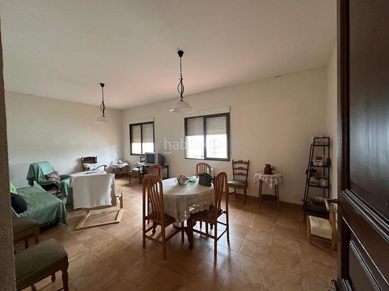 Foto bfee506c-eadf-4581-9197-4db02415c813. Edificio in Sisante