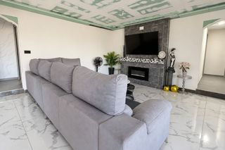 Chalet  Camino de lezuza. Chalet en venta en urb. ojos de san jorge, 5 dormitorios.
