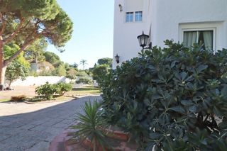Chalet in Godella. Chalet en el centro de campolivar con posibilidad de segregar la