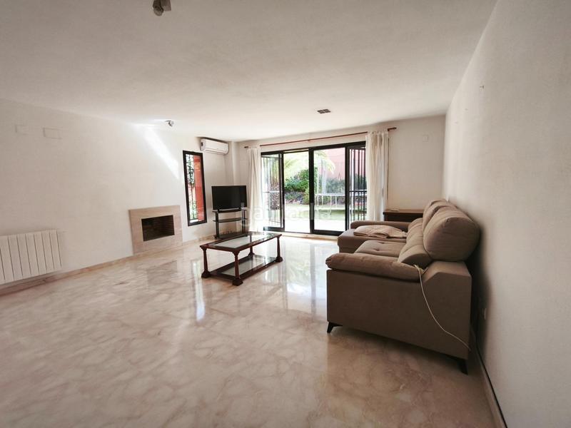 Foto 6e5d7ca0-dcfc-4fc9-836d-831e8ecc47c5. Miete doppelhaus mit heizung parking pool in Casas Verdes Paterna