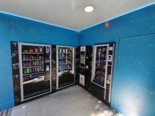 Traspàs Local Comercial a Russafa. Traspaso de tienda de vending 24 horas en valencia