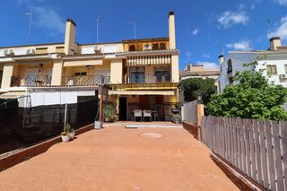 Rent Towny house in Ayuntamiento - El Salvador. Chalet en godella  próximo a rocafort