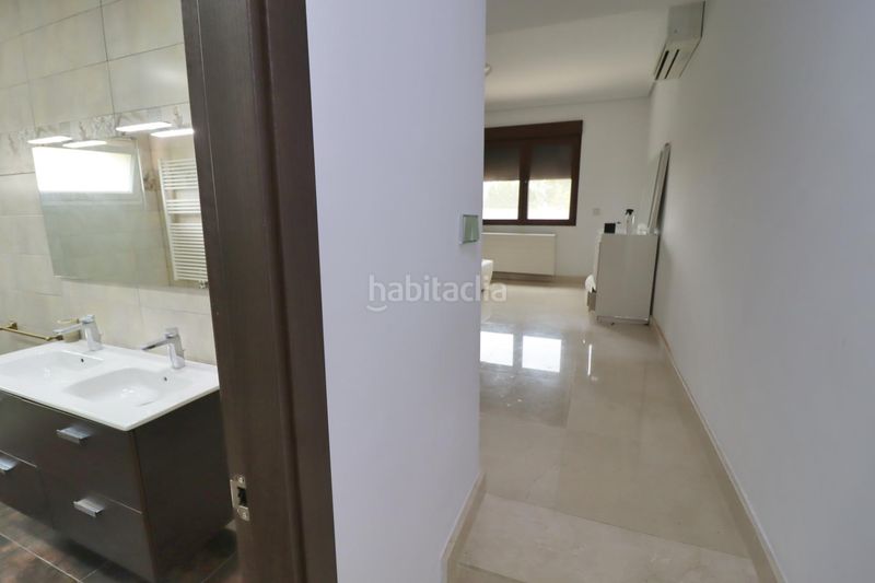 Foto 54a745f9-5059-4f88-8ff5-7bbdcf6e63f2. Chalet with parking pool in Nueva Santa Barbara - Cruz de Gracia Godella