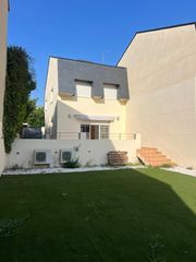 Doppelhaus  Calle enrique soriano. Chalet pareado en la zona residencial de rocafort