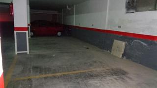Aparcament cotxe a País Valencià. Plaza de buen tamaño en parking en sotano 1