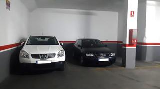 Aparcament cotxe a Cardenal Benlloch. Plaza de gran tamaño