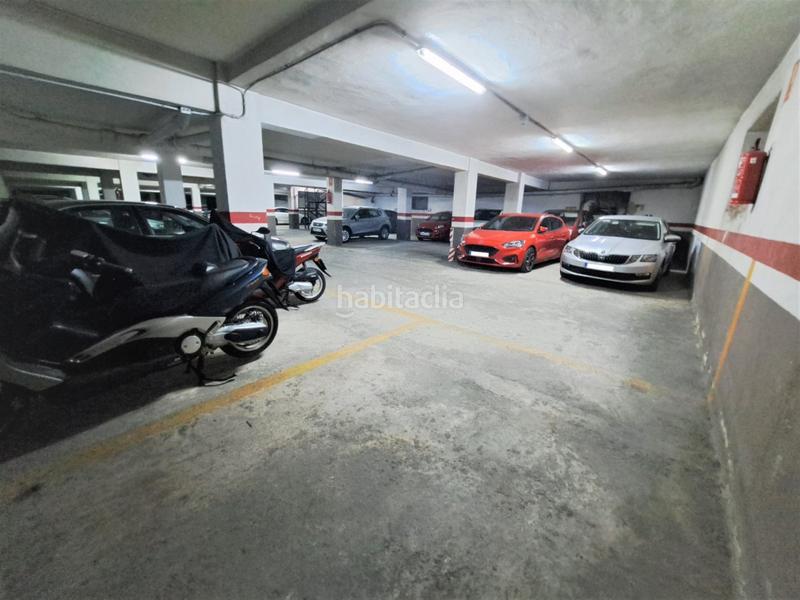 Foto 4c75b851-040e-41d3-bb8c-21b4e0a9cfd8. Alquiler parking coche garaje con armario trastero en Mislata