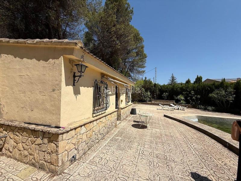 Foto 6477e380-0f22-4f42-9f28-e775a9cb9e4e. Casa amb aparcament a Batoi Alcoi