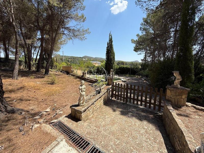 Foto ca17b6f6-dcca-4638-9aed-2878c34676e0. Casa amb aparcament a Batoi Alcoi