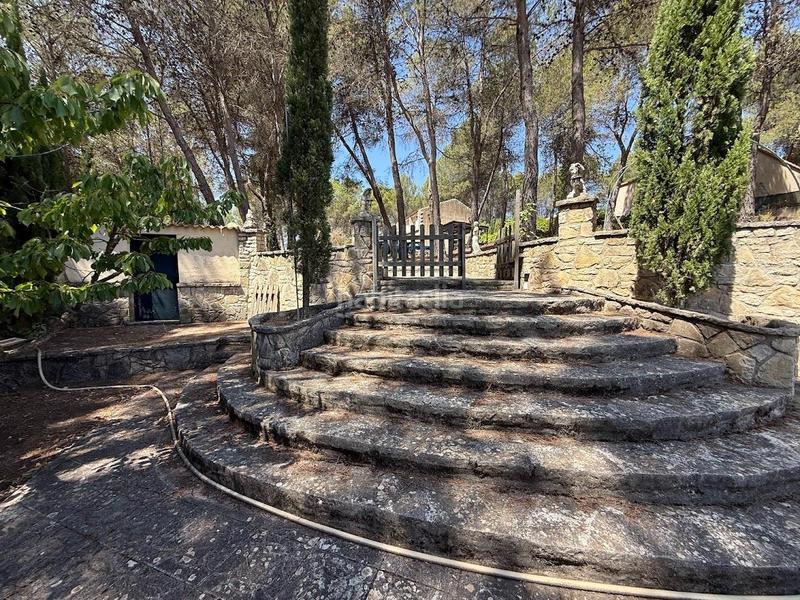 Foto ee337b06-d25d-48a8-9e23-1c6a73519285. Casa amb aparcament a Batoi Alcoi
