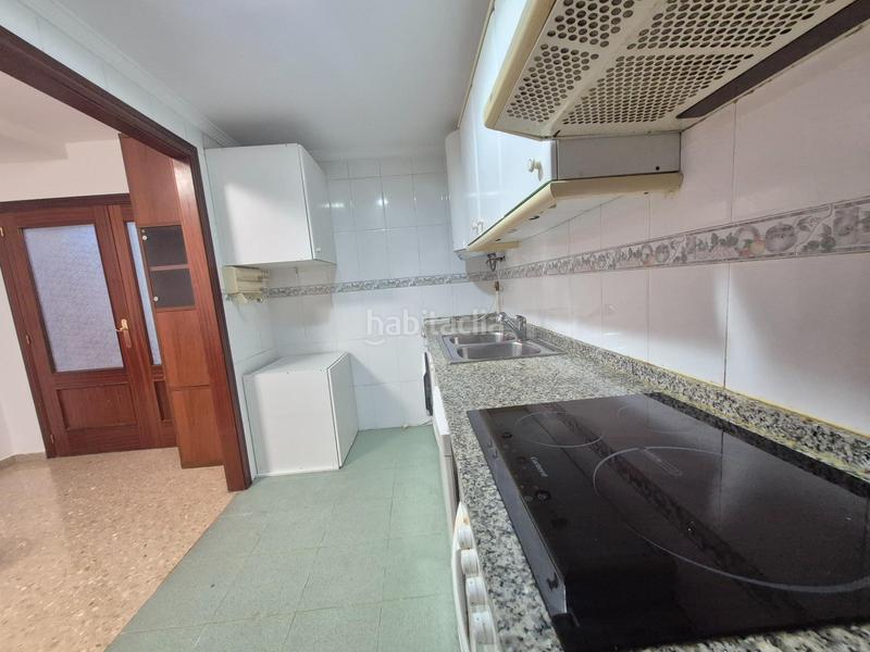 Foto 6eae142c-f5e4-4969-8dad-dc2476f88f0d. Rent flat with parking in L´Eixereta Burjassot