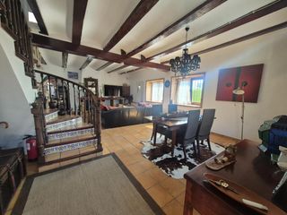 Chalet in Meliana. Masía con parcela agrícola