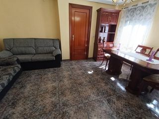 Flat in Tres Forques. Zona avenida del cid, cerca metro olivereta, ideal inversión, pe