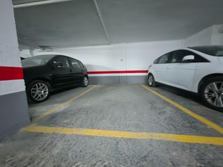Alquiler Parking coche en Cardenal Benlloch. Garaje en zona solar de vall dalbaida