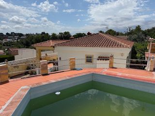 Chalet in Monserrat. Chalet independiente en monserrat