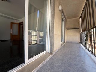 Flat in Alberic. Totalmente exterior a la calle, mucha luz, finca seminueva al la