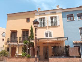 Casa aparellada a Port Saplaya. Chalet pareado en venta en port saplaya