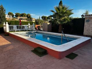 Casa  Urbanitzación les mallaes. Chalet en con jardin y piscina en les mallaes, pedralba