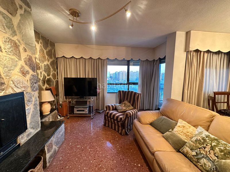 Foto a3092e03-7eb8-4573-90ec-3a72b0629ed3. Pis amb xemeneia aparcament a Barrio de Campanar Valencia