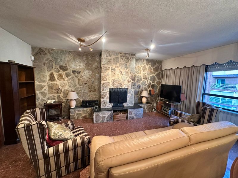 Foto cae27345-b0f0-4ad8-a7e2-dd8688891445. Pis amb xemeneia aparcament a Barrio de Campanar Valencia