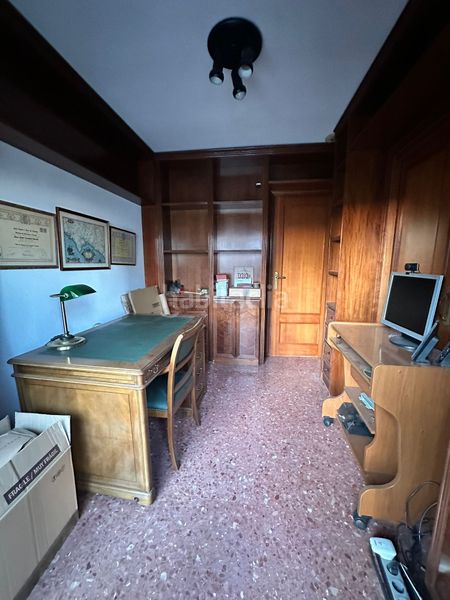 Foto e2bcde8c-0d9c-42c0-8f24-a7cac3a7d44d. Pis amb xemeneia aparcament a Barrio de Campanar Valencia