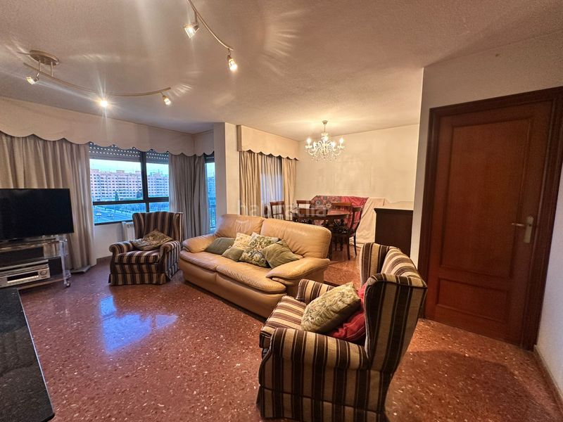 Foto a0b60459-f522-4b2b-8e9d-753ebad73a87. Pis amb xemeneia aparcament a Barrio de Campanar Valencia