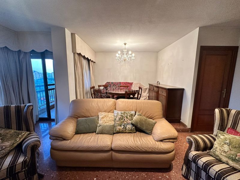 Foto a204795c-6ca7-4b69-b3a0-c93988871e77. Pis amb xemeneia aparcament a Barrio de Campanar Valencia