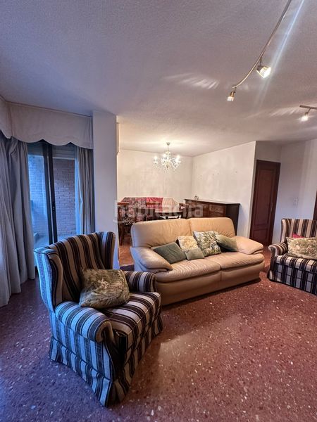 Foto b15c6614-7fc9-4bce-8a7f-24e380388391. Pis amb xemeneia aparcament a Barrio de Campanar Valencia