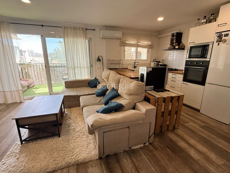 Foto e3a57f02-b28e-4813-8c74-b06628ba12f2. Pis amb calefacció aparcament piscina a Bellamar Castelldefels