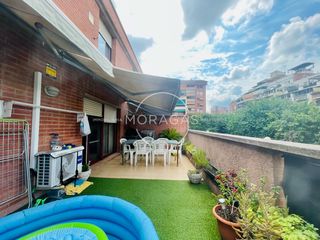 Zweistöckige Wohnung  Carrer pirineus. Con terraza