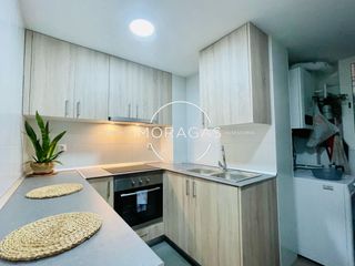 Erdgeschoss  Carrer de colòmbia. Piso 4 habitaciones