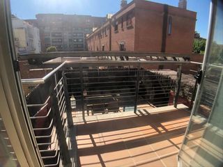 Miete Zweistöckige Wohnung in Carrer de girona 178. Duplex amplio