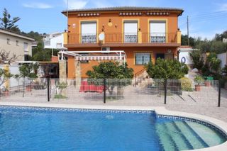 Chalet in Nou de Gaià (La). Amplio chalet con piscina