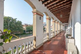 Xalet  Avenida tancat de la plana. Casa colonial en centro residencial de el vendrell, rodeada de z