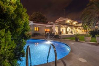 Chalet  Terral de dalt. Espectacular, de lujo, excelente comodidad, sobre casi 4 parcela