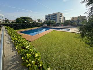 Ground floor  Avenida mare de deu de montserrat. Junto al azul del mediterraneo con gran terraza y acceso a pisci