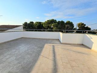 Miete Doppelhaus in Roda de Barà. Amplia casa pareada con jardín y garaje en excelente ubicación