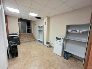 Location Local commercial  Carrer de les rodes. Amplio local comercial en el corazón de torredembarra