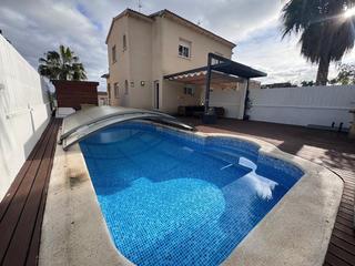 Casa pareada  Calle alzines. Acogedora propiedad pareada en la flor del almendro, la pobla de