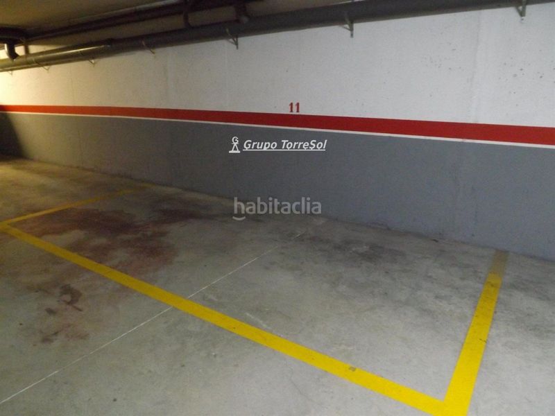 Foto 01ed2ce1-4a9b-473c-b521-6c9f3c6c925c. Parking coche buena plaza de garaje ubicada en el mismísimo centro pueblo. en Calafell