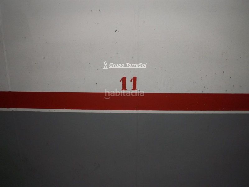 Foto c83b3e6b-165c-4b51-8c11-07c045d3b00b. Parking coche buena plaza de garaje ubicada en el mismísimo centro pueblo. en Calafell