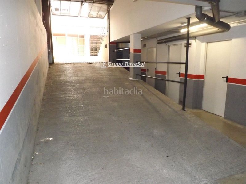 Foto fd8eb251-3ad6-4278-a2ba-4c36033cb261. Parking coche buena plaza de garaje ubicada en el mismísimo centro pueblo. en Calafell