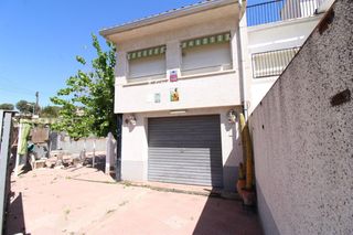 Casa adossada  Miramar. Chalet pareado en cunit residencial