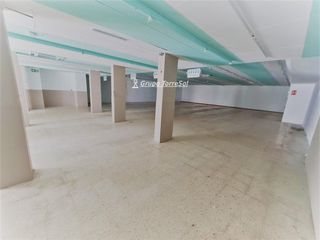 Miete Geschäftsraum  Ferran de querol. Amplio local comercial en el corazón de torredembarra