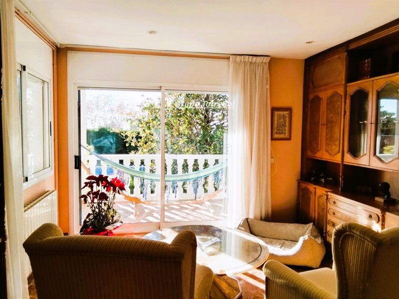 Foto 8efbe938-bfad-4ad0-8ff7-41ae320de294. Xalet amb calefacció aparcament piscina a Bonavista Vendrell (El)