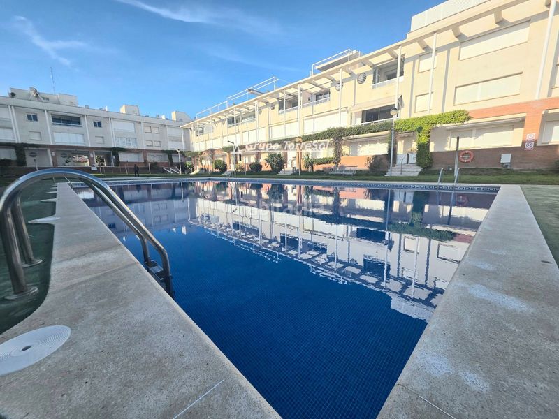 Foto 53354a13-5077-46c8-a514-0adcc89b078a. Àtic amb calefacció aparcament piscina a Coma-ruga platja Coma-ruga