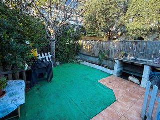 Casa  Barcelona. Vivienda en adosado esquinero exclusivo con jardín de 120m y chi